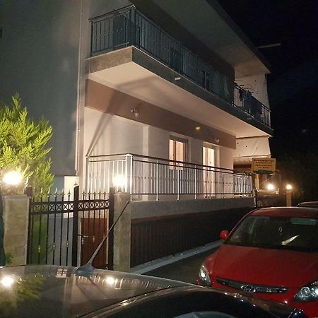 Dimitris Apartments Nea Plagia Exterior photo